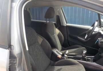 Peugeot 2008 I SUV Facelifting 1.2 PureTech 82KM 2016 Peugeot 2008 Okazja 1.2 Benzyna 82KM, zdjęcie 14