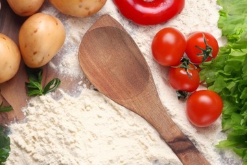 Деревянная кухонная ложка для сервировки.
