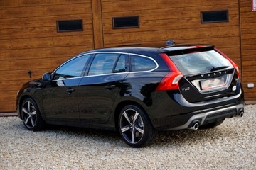 Volvo V60 I Kombi Facelifting 2.0 D4 DRIVE-E 190KM 2018 VOLVO V60 D4 190KM GEARTRONIC R-DESIGN, CZARNA PERŁA, BI-XENON, ALCANTARA !, zdjęcie 9