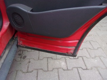 DVEŘE PRAVÉ ZADNÍ PRAVÝ - MERCEDES A TŘÍDA I 99R.