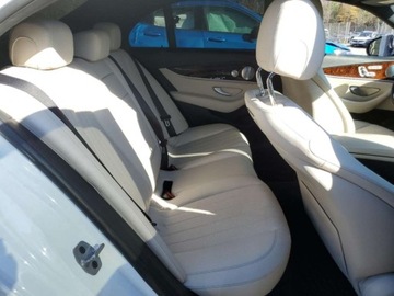 Mercedes Klasa E W213 2019 Mercedes-Benz Klasa E 2019 MERCEDES-BENZ E 300 4MATIC 2.0 Benzyna 255KM, zdjęcie 10