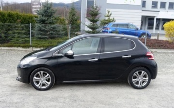 Peugeot 208 I Hatchback 3d 1.6 e-HDI 92KM 2013 Peugeot 208 1.6e-HDI 92KM Oryginalny lakier i szyby Panoramiczny dach Klim, zdjęcie 3