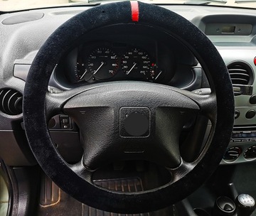 TOYOTA YARIS 1 2 3 4 AYGO COROLLA AURIS RAV4 na kierownice ZAMSZOWY CZARNY