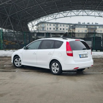 Hyundai i30 I CW Facelifting 1.4 DOHC 109KM 2011 Hyundai i30 1.4 Benzyna Blue Classic Manual 109KM, zdjęcie 12