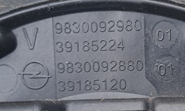 OPEL CORSA F 19- ZNAKY ZNAK MIKROSTYK KRYT KUFRU 9830092980