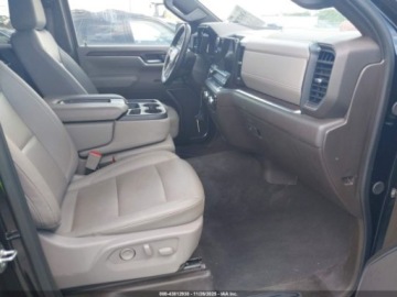  GMC Sierra 2025 GMC Sierra 1500 4WD Crew Cab 147 SLT 5.3 Benzyna 355KM, zdjęcie 9