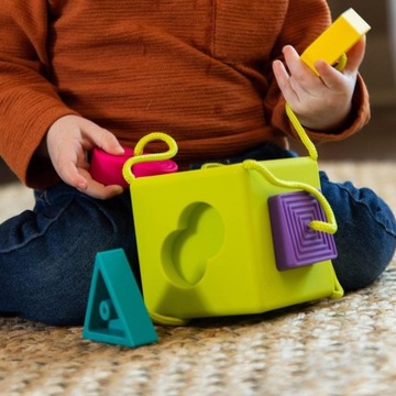 FAT BRAIN TOYS Сортер Oombee Cube