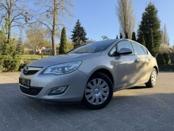 Opel Astra J Hatchback 5d 1.4 Twinport ECOTEC 100KM 2010 Opel Astra J 1.4 100KM|Klimatronik|LCD|Manual, zdjęcie 2