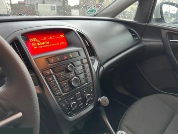 Opel Astra J Sports Tourer 1.7 CDTI ECOTEC 110KM 2011 Opel Astra 1.7 CDTI Caravan DPF Selection 110KM 2011r, zdjęcie 17