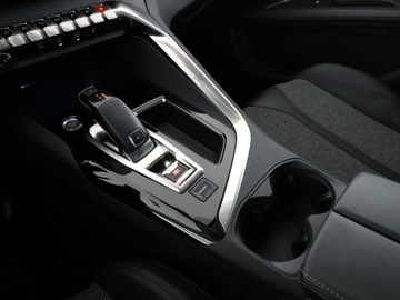 Peugeot 3008 II Crossover 1.2 PureTech 130KM 2020 Peugeot 3008 Automat Hak Navi Kamera cofania, zdjęcie 31