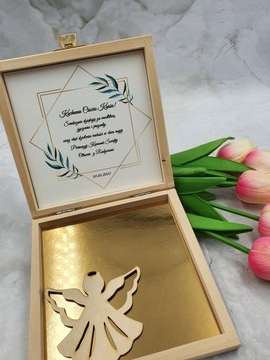 Спасибо крестным родителям и гостям Святого Причастия.