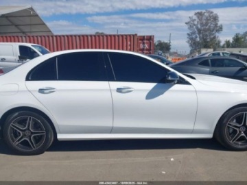 Mercedes Klasa E W213 2022 Mercedes-Benz Klasa E 350 2022 2.0l 2.0 Benzyna 255KM, zdjęcie 6