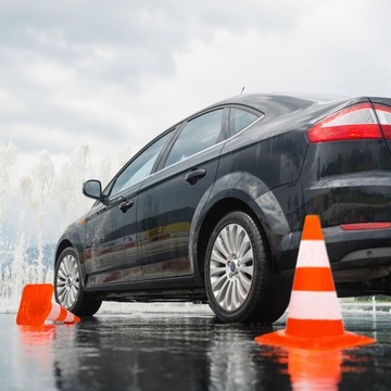 Zestaw 2 ostrzegawczych pachołków drogowych