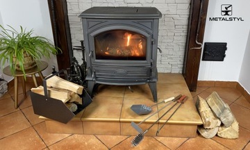 Набор для чистки камина, плиты, кочерги, щетки, лопатки.