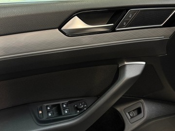 Volkswagen Passat B8 Variant 2.0 TDI BlueMotion SCR 190KM 2019 Volkswagen Passat Volkswagen Passat, zdjęcie 15