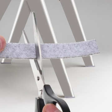 4 рулона полосок мебельного фетра. Самоклеящиеся подушечки.