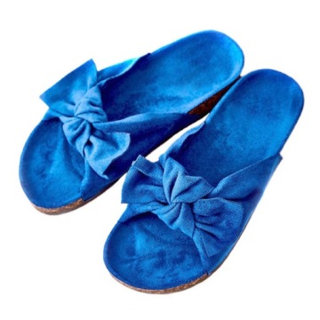 ZAMSZOWE SOLIDNE PROFILOWANE KLAPKI KOKARDA