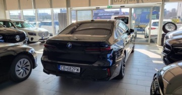 BMW Seria 7 G70 2023 BMW Seria 7 Salon Polska Radary automatyczne drzwi wszystkie pakiety Mpro, zdjęcie 2
