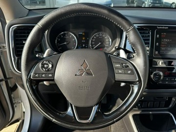 Mitsubishi Outlander III SUV Facelifting 2017 2.0 150KM 2018 Mitsubishi Outlander 7-osób! 1-rej.2019 Łopatki, zdjęcie 16