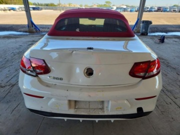 Mercedes Klasa C W205 2018 Mercedes-Benz Klasa C 300 2018 2.0 Benzyna 241KM, zdjęcie 2