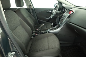 Opel Astra J GTC 1.4 Turbo ECOTEC 140KM 2014 Opel Astra 1.4 T, GAZ, Klima, Tempomat, zdjęcie 6