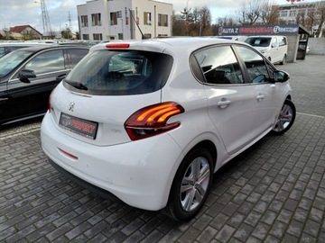 Peugeot 208 I Hatchback 5d Facelifting 1.2 PureTech 82KM 2019 Peugeot 208 Klimatyzacja Kamera Komputer Tempomat 1.2 Benzyna 82KM, zdjęcie 6