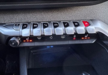 Peugeot 3008 II Crossover 1.2 PureTech 130KM 2019 Peugeot 3008 Rezerwacja 1.2 Benzyna 130KM, zdjęcie 11