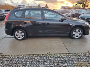 Hyundai i30 I CW Facelifting 1.4 DOHC 109KM 2011 Hyundai i30 1,4 benz klima elektryka wspomaganie oplacony 1.4 Benzyna, zdjęcie 4