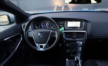 Volvo V40 II Cross Country 2.0 T3 DRIVE-E 152KM 2016 Volvo V40 Volvo V40 T3 RDesign 2.0 Benzyna 152KM, zdjęcie 18