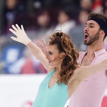 Непрозрачные черные перчатки