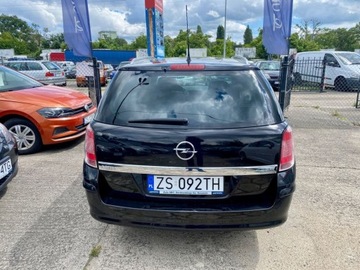 Opel Astra H Kombi 1.4 TWINPORT ecoFLEX 90KM 2010 Opel Astra Edition 111 Jahre 1.4 Benzyna 90KM, zdjęcie 5