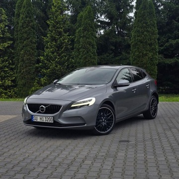 Volvo V40 II Cross Country 2.0 D2 DRIVE-E 120KM 2016 Volvo V40 II 2.0 D2 Drive-E Summum