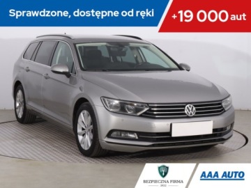Volkswagen Passat B8 Variant 2.0 TDI 150KM 2015 VW Passat 2.0 TDI, Automat, Klima, Klimatronic