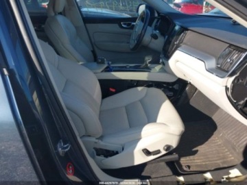 Volvo XC60 II Crossover T5 250KM 2018 Volvo XC 60 T5 Momentum 2018 2.0 Benzyna 250KM, zdjęcie 9