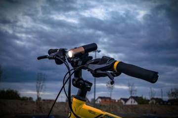 ВЕЛОСИПЕДНЫЕ ФАРЫ ПЕРЕДНИЕ СВЕТОДИОДНЫЕ ВЕЛОСИПЕДНЫЕ ФАРЫ USB-C PRO METAL IPX6 VAYOX