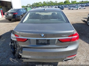BMW Seria 7 G11-G12 2016 BMW Seria 7 750i Xdrive, tunel, ekrany multimedialne 4.4 Benzyna 445KM, zdjęcie 6