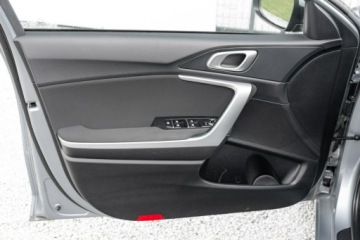 Kia Ceed III Kombi Facelifting 1.5 T-GDI 160KM 2023 Kia Cee'd WND7536C#1.5 T-GDI M DCT 2 stref klima, zdjęcie 8