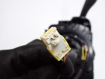MINCE PŘEPÍNAČ PÁSEK KOMBINOVANÝ 98325629YX OPEL CORSA F 21R