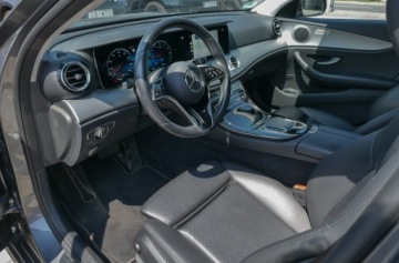 Mercedes Klasa E W213 2022 Mercedes E300de 306ps 4matic Hak Blis Skóra Virtual Webasto Kamera Ambiente, zdjęcie 13