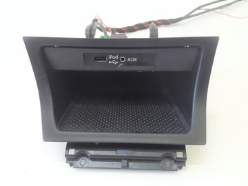 SKODA YETI 5N0 Czytnik złącze port USB AUX