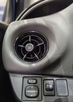 Toyota Yaris III Hatchback 5d Facelifting 2017 1.5 Dual VVT-iE 111KM 2017 Toyota Yaris 1.5 Premium 1.5 Benzyna 111KM, zdjęcie 28