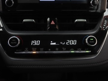 Toyota Corolla XII Sedan 1.8 Hybrid 122KM 2022 Toyota Corolla 1.8 Hybrid, Salon Polska, zdjęcie 12