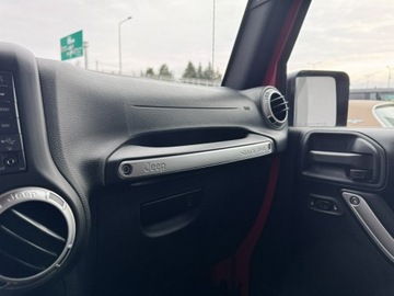 Jeep Wrangler III Unlimited Facelifting 3.6 V6 286KM 2015 Jeep Wrangler SAHARA UNLIMITED. Polska. Bezwypadek, zdjęcie 28