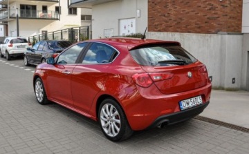 Alfa Romeo Giulietta Nuova II Hatchback 5d 1.4 TB 16v Mair 170KM 2011 Alfa Romeo Giulietta 1,4T (170KM) Salon PL 145 tys. km 1.4 Benzyna 170KM, zdjęcie 2