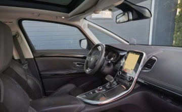 Renault Espace V Van 1.6 Energy TCe 200KM 2016 Renault Espace Renault Espace 1.6 TCE Initiale Paris EDC 1.6 Benzyna 200KM, zdjęcie 25