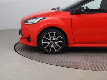 Toyota Yaris IV Hatchback 1.5 Dynamic Force 125KM 2021 Toyota Yaris 1.5 VVT-i, Salon Polska, Serwis ASO, zdjęcie 13