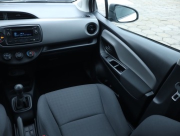 Toyota Yaris III Hatchback 5d Facelifting 2017 1.0 VVT-i 72KM 2020 Toyota Yaris 1.0 VVT-i, Salon Polska, Serwis ASO, zdjęcie 7