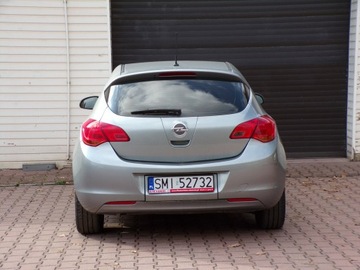 Opel Astra J Hatchback 5d 1.6 Twinport ECOTEC 115KM 2010 Opel Astra KLIMATYZACJA, zdjęcie 7