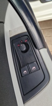 Audi A1 I Hatchback 3d 1.6 TDI 105KM 2010 Audi A1 3-drzwiowe Audi A1 3-drzwiowe 1.6 TDI Attraction 1.6 Diesel 105KM, zdjęcie 12