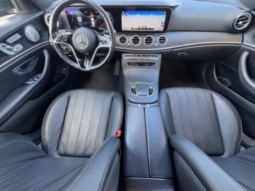 Mercedes Klasa E W213 2022 Mercedes-Benz Klasa E 2022 MERCEDES-BENZ E 350 4MATIC 2.0 Benzyna 255KM, zdjęcie 5